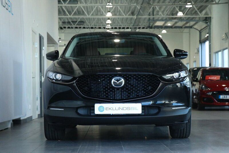 Svart Ny 2024 Mazda CX-30 Nagisa SUV | 369 200 kr (Marknadspris) - Bild 1/4
