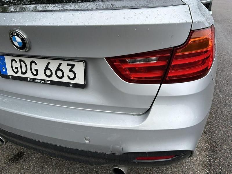 Begagnad BMW 335 Gran Turismo M Performance 340 HK (250 kW) 2014 Grå Halvkombi