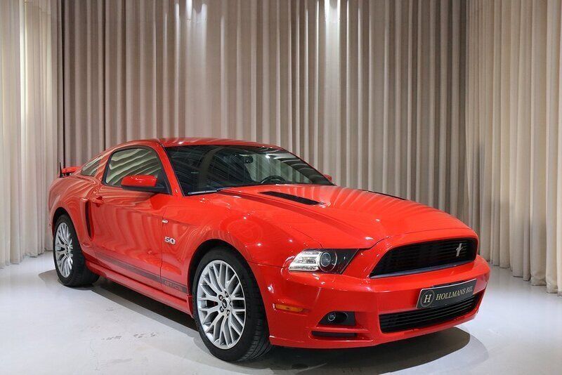 Röd Begagnad 2014 Ford Mustang GT Sportkupé | 319 900 kr (Dyr) - Bild 1/4