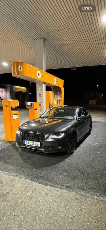 Grå Begagnad 2010 Audi A4 Sedan | 50 000 kr (Marknadspris) - Bild 1/4