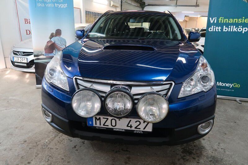Mörkblå (blå) Begagnad 2012 Subaru Outback SUV | 89 900 kr (Lite dyr) - Bild 1/4
