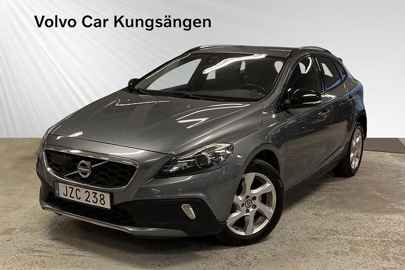 Grå Begagnad 2016 Volvo V40 CC Business Edition Kombi | 119 800 kr (Marknadspris) - Bild 1/3