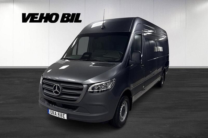 Grå (gråmetallic) Ny 2025 Mercedes Sprinter Van | 724 875 kr (Dyr) - Bild 1/4