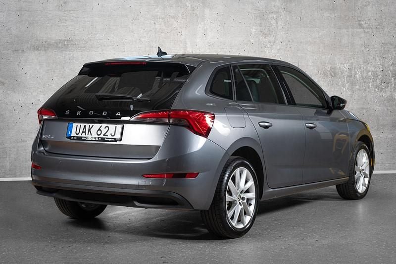 Begagnad Skoda Scala 112 HK (82 kW) 2023 Grå Halvkombi