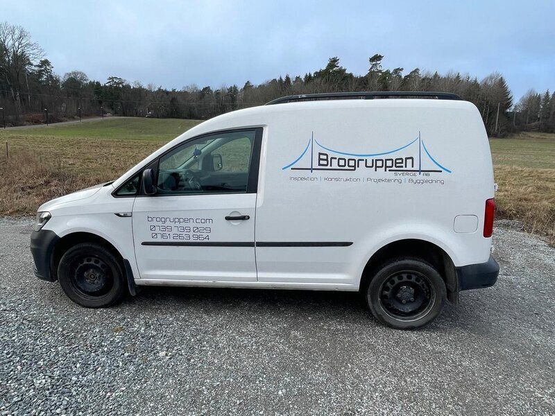Vit Begagnad 2016 VW Caddy Minibuss | 77 777 kr (Superpris) - Bild 1/4