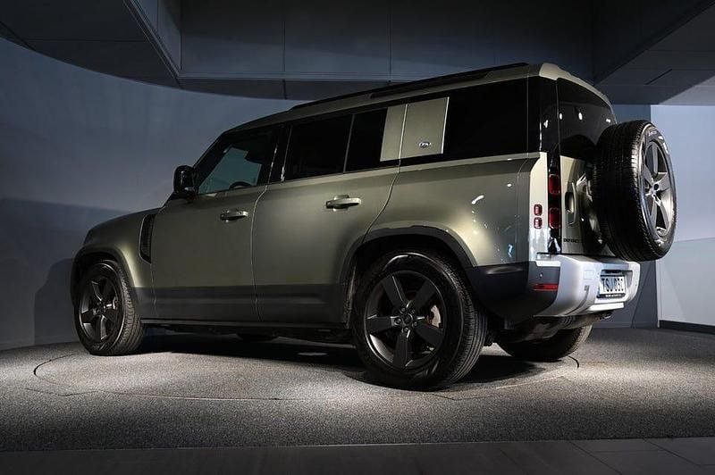 Begagnad Land Rover Defender SE 249 HK (183 kW) 2024 Grön SUV