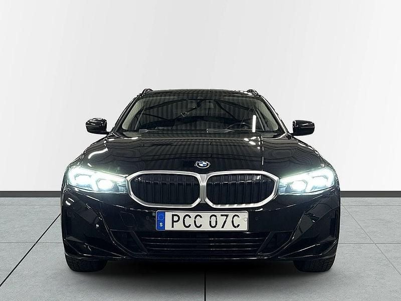 Begagnad BMW 330e 184 HK (135 kW) 2022 Svart Kombi