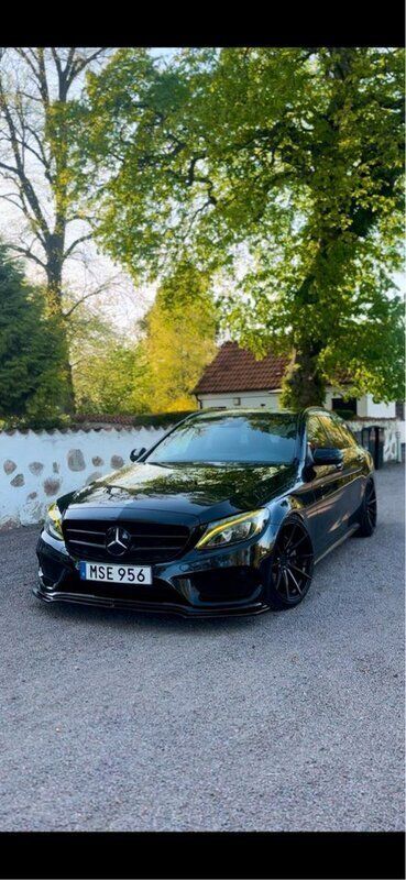 Svart Begagnad 2015 Mercedes C220 AMG line Kombi | 199 000 kr (Dyr) - Bild 1/4