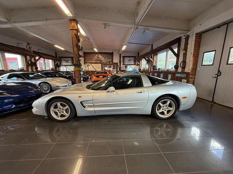 Grå Begagnad 1998 Chevrolet Corvette C5 LS Sportkupé | 199 000 kr - Bild 1/4