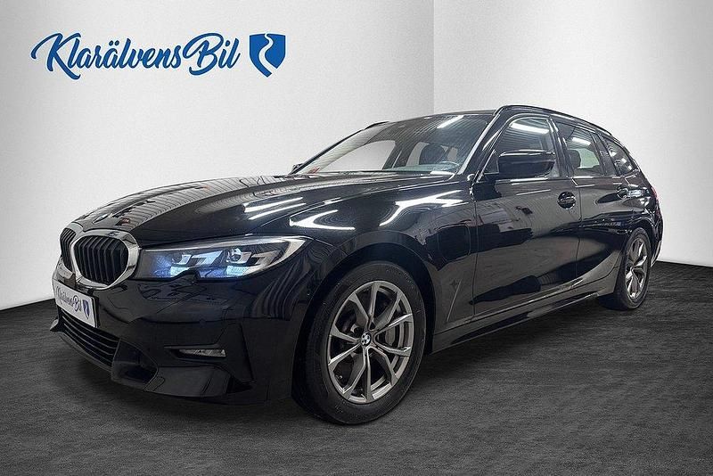 Svart Begagnad 2021 BMW 330e Sport Line Kombi | 279 900 kr (Bra pris) - Bild 1/4