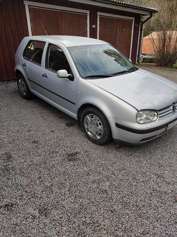 Begagnad 2000 VW Golf IV Halvkombi | 5 500 kr (Superpris) - Bild 1/3