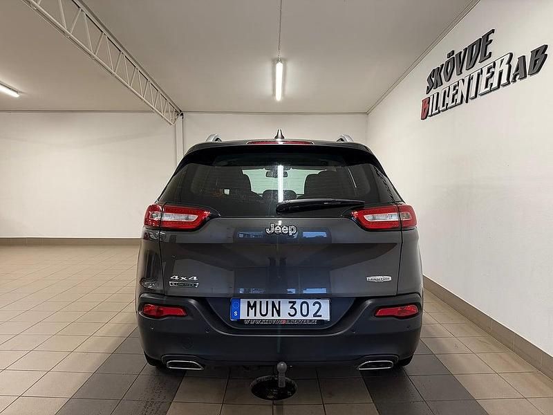 Begagnad Jeep Cherokee Longitude 170 HK (125 kW) 2014 Grön (gråmetallic) SUV