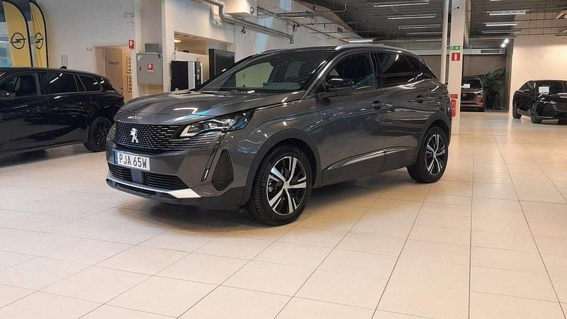 Grå Begagnad 2024 Peugeot 3008 GT SUV | 279 900 kr (Marknadspris) - Bild 1/4