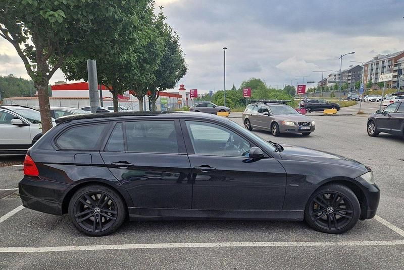 Svart Begagnad 2007 BMW 335 Kombi | 119 900 kr (Marknadspris) - Bild 1/3