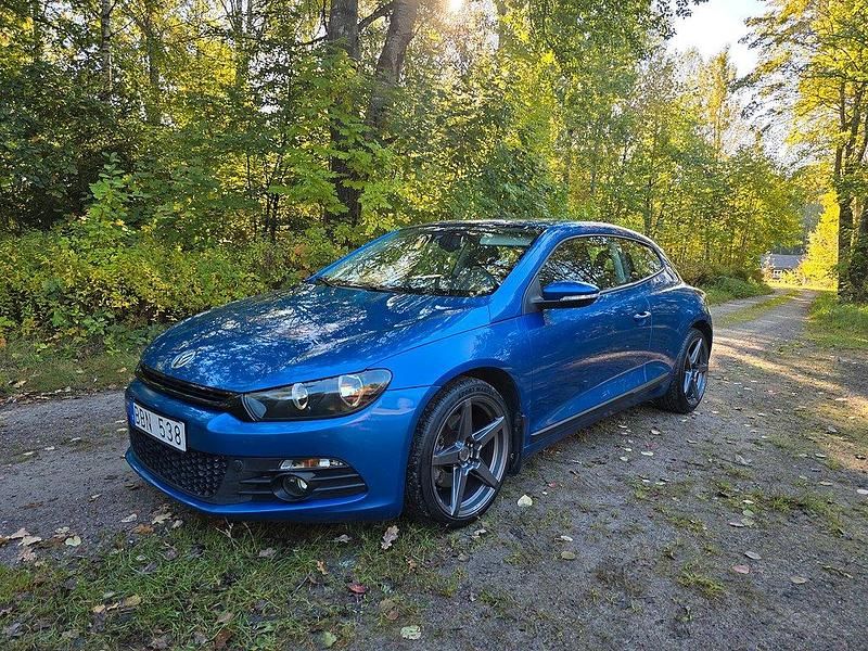 Blå Begagnad 2010 VW Scirocco Sportkupé | 69 900 kr (Marknadspris) - Bild 1/4