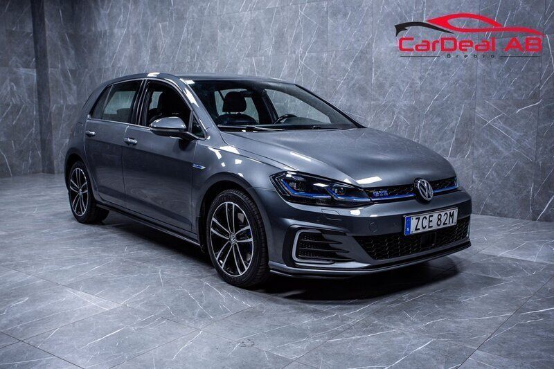 Mörkgrå (grå) Begagnad 2020 VW Golf VII GTE Halvkombi | 189 800 kr (Marknadspris) - Bild 1/4