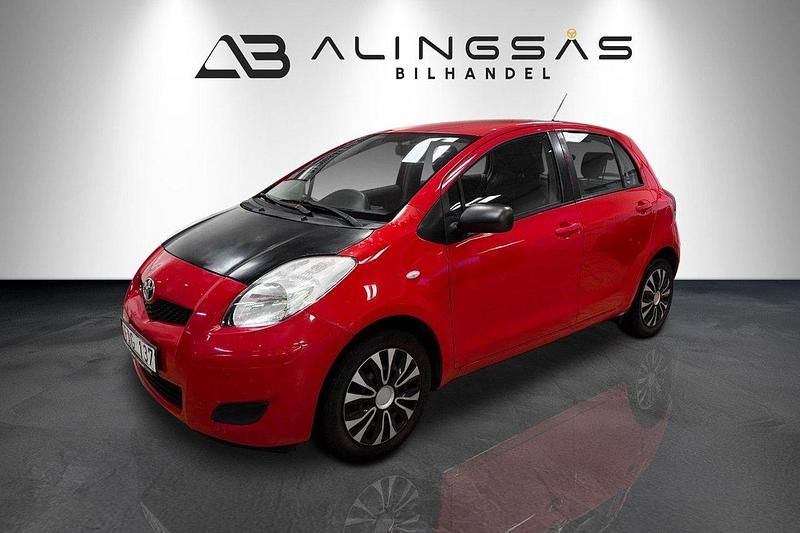 Röd Begagnad 2009 Toyota Yaris Halvkombi | 34 900 kr (Marknadspris) - Bild 1/4