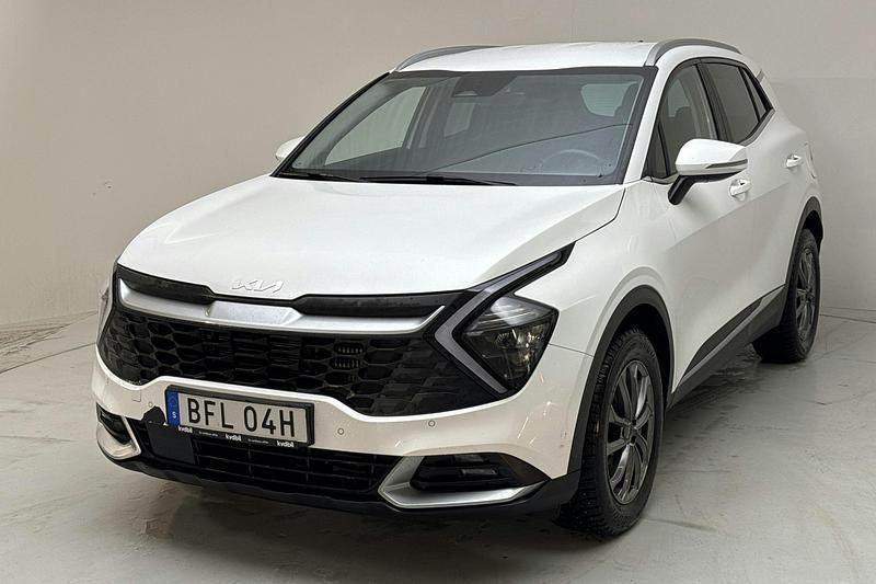 Vit Begagnad 2022 Kia Sportage SUV | 229 000 kr (Marknadspris) - Bild 1/4