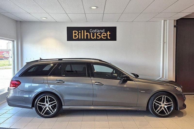 Grå Begagnad 2015 Mercedes E220 AMG Kombi | 219 800 kr (Lite dyr) - Bild 1/4