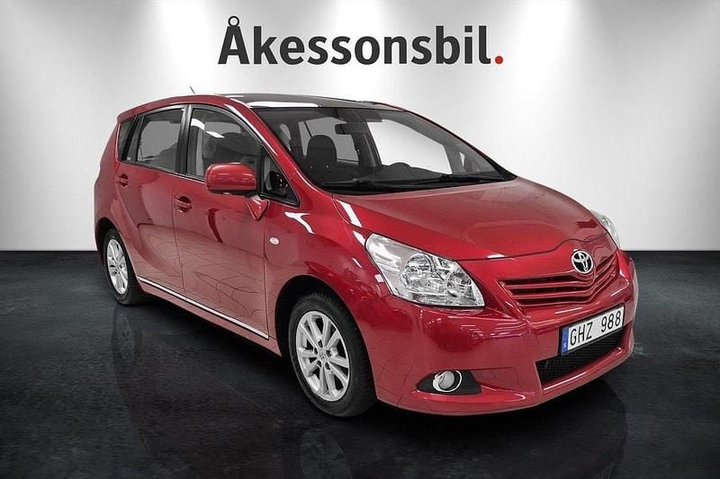 Mörkröd Begagnad 2010 Toyota Verso Multidrive S Minibuss | 59 000 kr (Marknadspris) - Bild 1/4