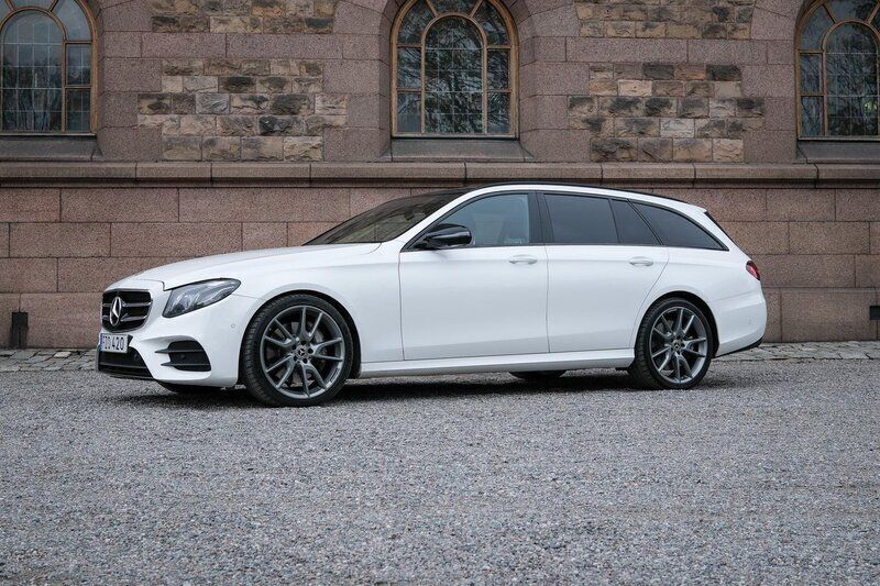 Vit Begagnad 2018 Mercedes E400 AMG line Kombi | 315 000 kr (Marknadspris) - Bild 1/4