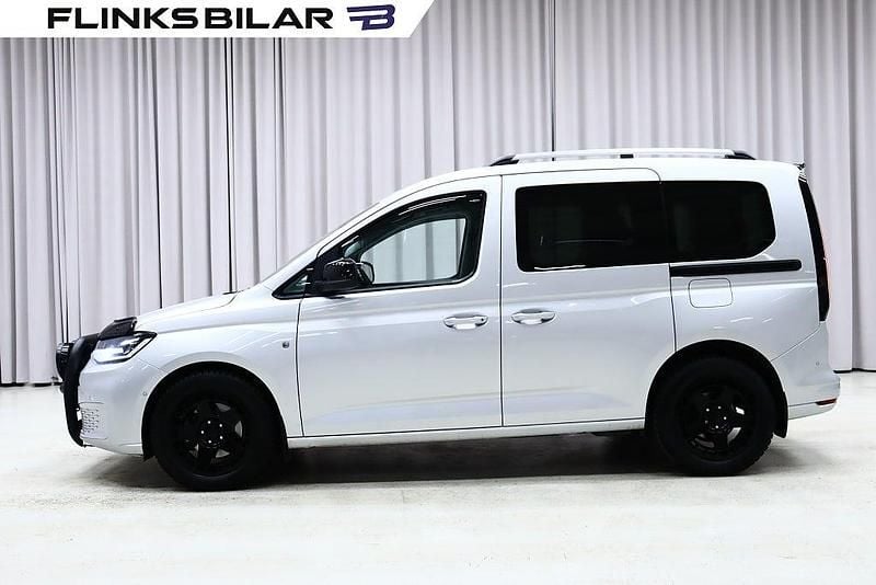 Silver Begagnad 2023 VW Caddy Life Minibuss | 348 750 kr - Bild 1/4