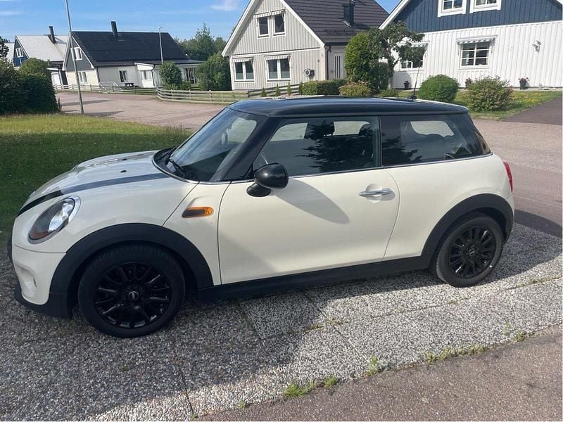 Vit Begagnad 2016 Mini Cooper Pepper Halvkombi | 105 000 kr (Marknadspris) - Bild 1/4