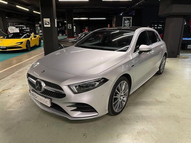 Iridium silver metallic Begagnad 2021 Mercedes A250 Sedan | 267 000 kr (Bra pris) - Bild 1/4