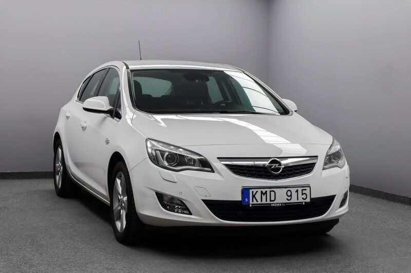 Vit Begagnad 2010 Opel Astra Enjoy Halvkombi | 64 900 kr (Lite dyr) - Bild 1/4