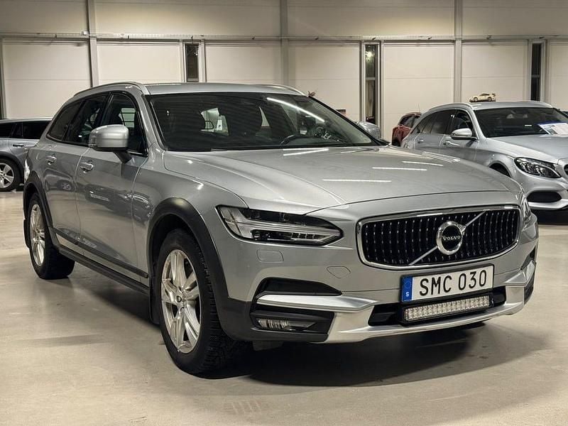 Silver Begagnad 2018 Volvo V90 CC Kombi | 229 900 kr (Marknadspris) - Bild 1/4