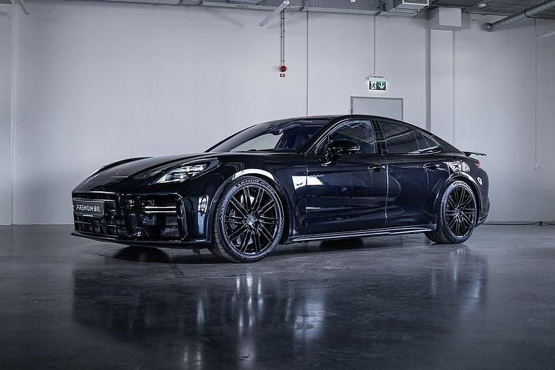 Begagnad 2024 Porsche Panamera Turbo E-Hybrid Sedan | 2 095 000 kr - Bild 1/4