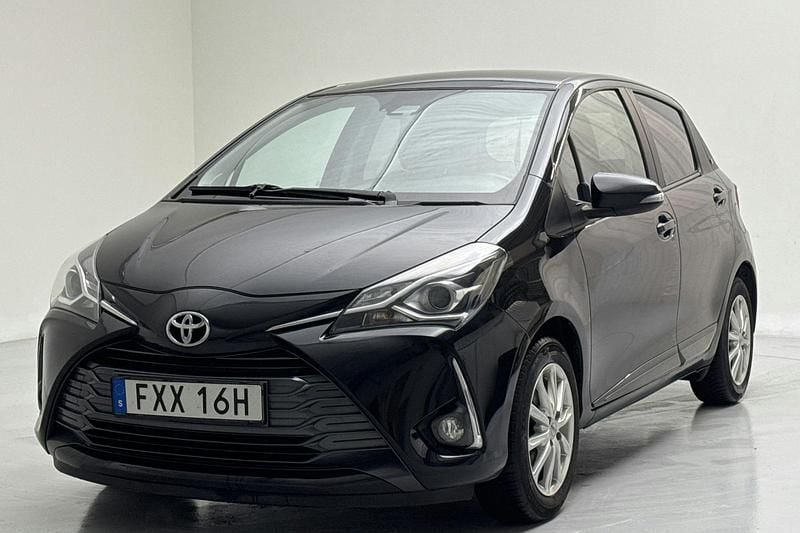 Svart Begagnad 2020 Toyota Yaris | 134 900 kr (Superpris) - Bild 1/4