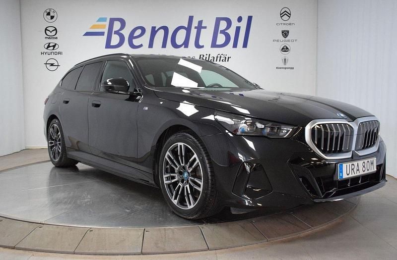 Svart Begagnad 2024 BMW i5 M Sport Sedan | 669 500 kr - Bild 1/3