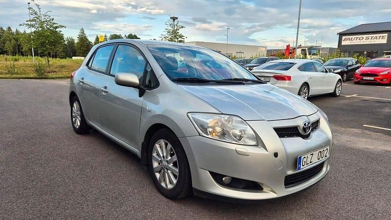 Silver Begagnad 2007 Toyota Auris Halvkombi | 39 900 kr (Marknadspris) - Bild 1/4