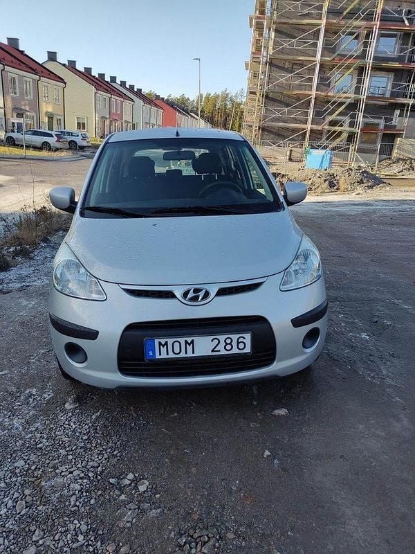 Silver Begagnad 2009 Hyundai i10 Halvkombi | 21 900 kr (Marknadspris) - Bild 1/4