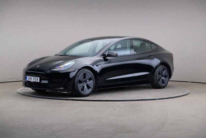 Svart (svart (solid)) Begagnad 2022 Tesla Model 3 Long Range Sedan | 329 000 kr (Marknadspris) - Bild 1/4