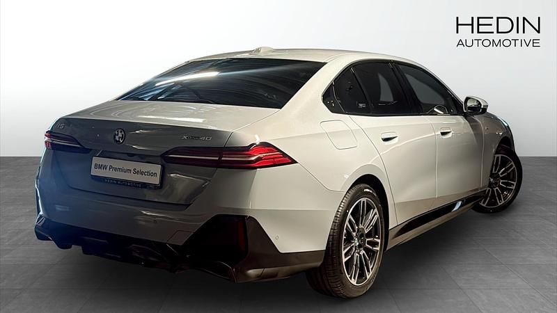 Begagnad BMW i5 M Sport 289 kW (394 HK) 2024 Grå Sedan