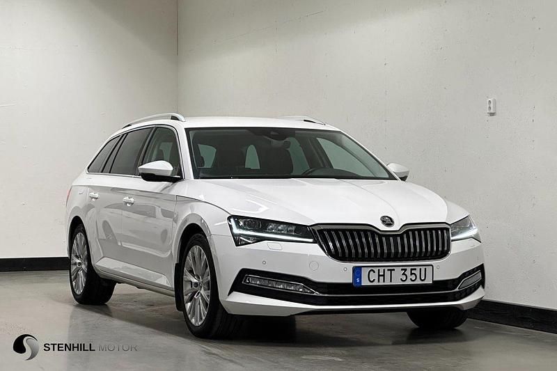 Vit Begagnad 2021 Skoda Superb Business Line Kombi | 259 900 kr (Bra pris) - Bild 1/4