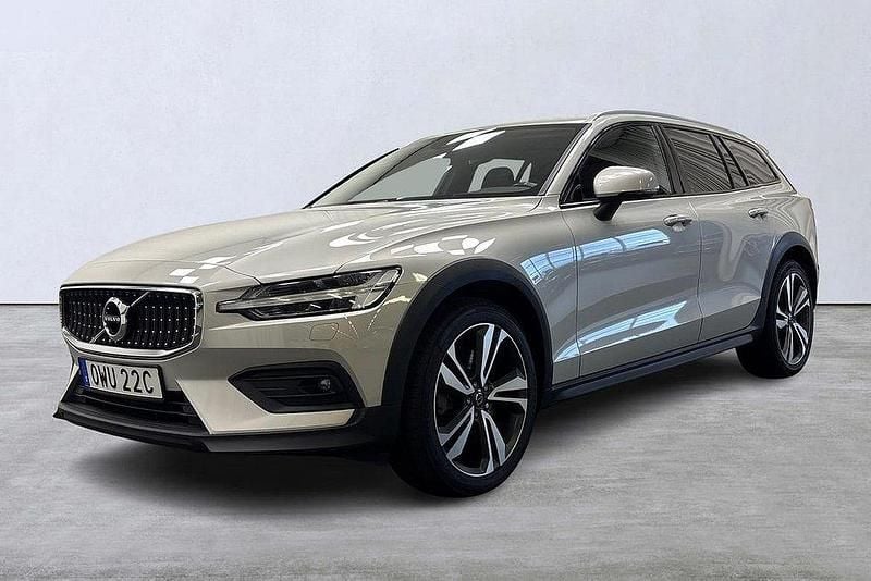 Vit Begagnad 2019 Volvo V60 CC Kombi | 339 900 kr (Marknadspris) - Bild 1/4
