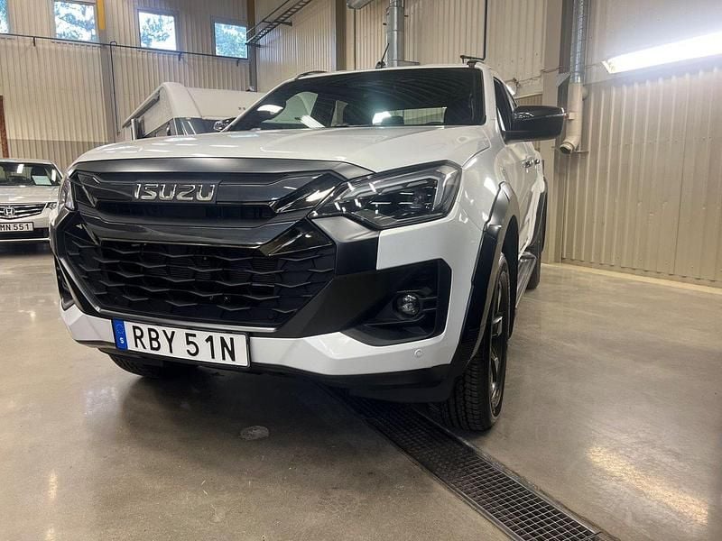 Vit Ny 2024 Isuzu D-Max Pickup | 703 750 kr (Superpris) - Bild 1/3