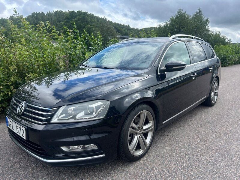 Svart Begagnad 2013 VW Passat R-line Kombi | 88 900 kr (Lite dyr) - Bild 1/4