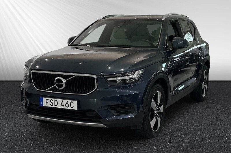 Blå Begagnad 2021 Volvo XC40 Momentum SUV | 274 400 kr (Marknadspris) - Bild 1/4