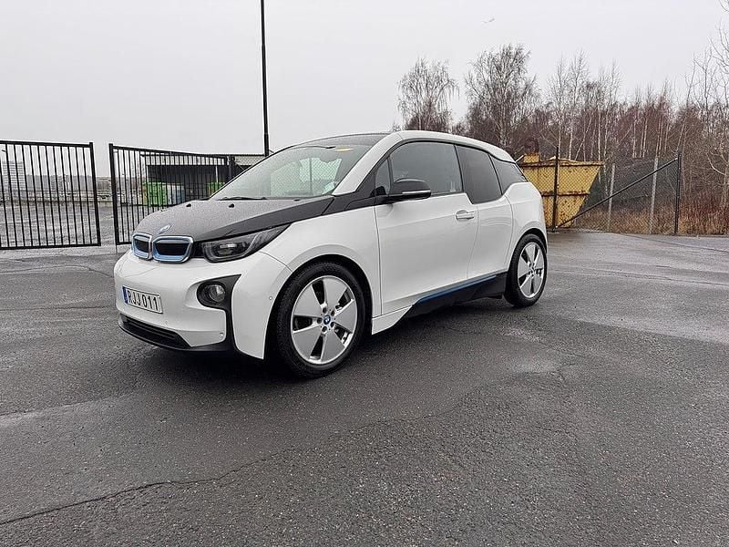 Vit Begagnad 2016 BMW i3 Comfort Edition Halvkombi | 144 900 kr - Bild 1/4