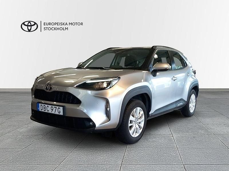 Silver Begagnad 2024 Toyota Yaris Cross Active SUV | 249 900 kr (Bra pris) - Bild 1/4