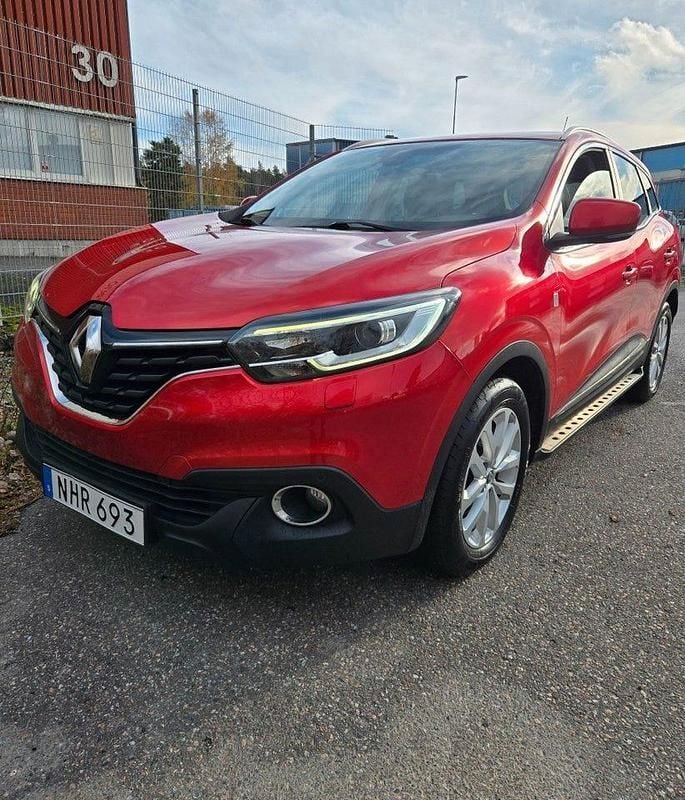 Röd Begagnad 2016 Renault Kadjar LIMITED SUV | 99 900 kr (Bra pris) - Bild 1/4