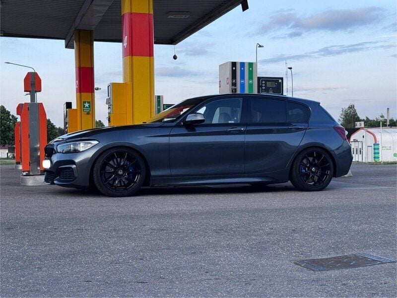 Begagnad 2018 BMW M140 M Sport Halvkombi | 496 000 kr - Bild 1/4