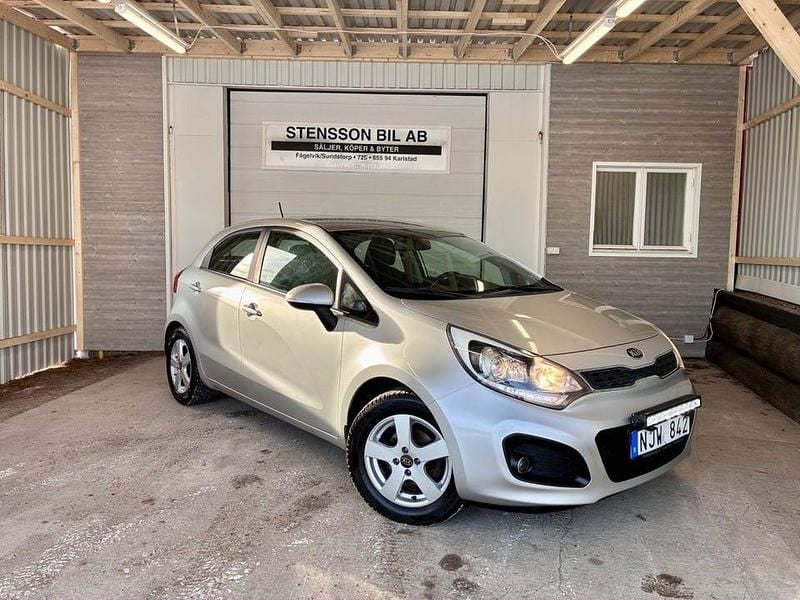 Begagnad Kia Rio 84 HK (61 kW) 2013 Grå Halvkombi