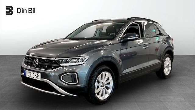 Grå Begagnad 2024 VW T-Roc Life SUV | 309 900 kr (Dyr) - Bild 1/4