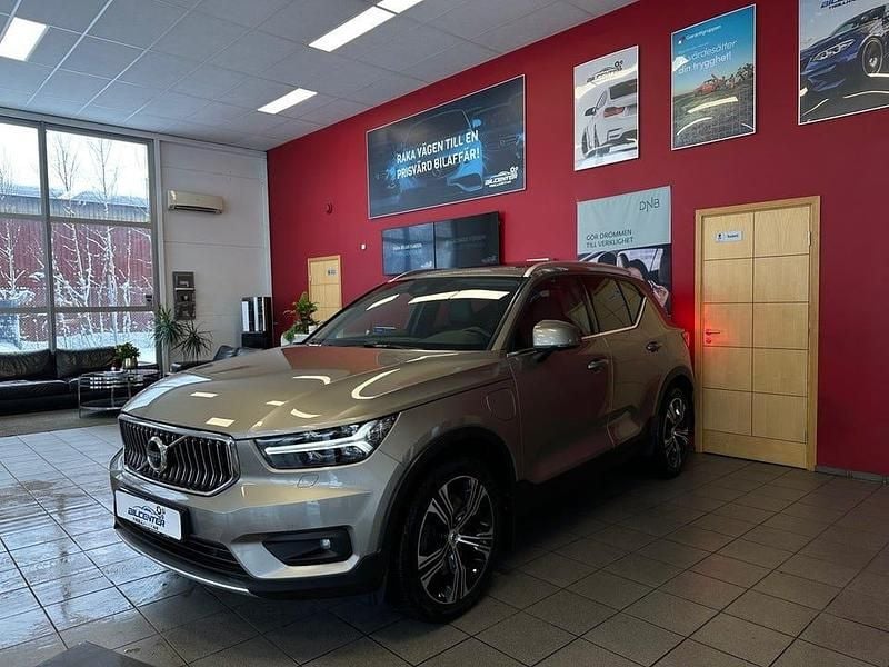 Grå Begagnad 2021 Volvo XC40 Inscription SUV | 319 500 kr (Bra pris) - Bild 1/4