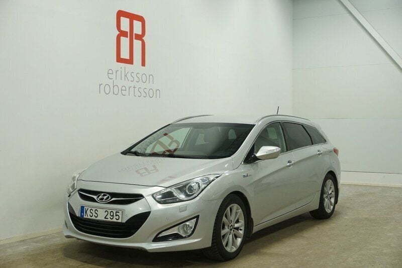 Silver Begagnad 2013 Hyundai i40 Kombi | 99 900 kr (Dyr) - Bild 1/4